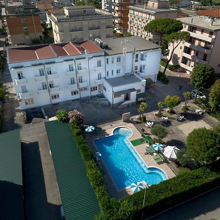 Hotel Vannini Rímini Exterior foto