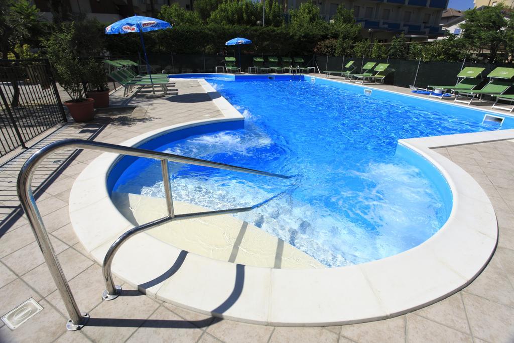 Hotel Vannini Rímini Exterior foto